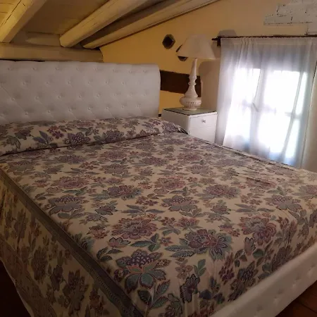 La Casa Dell'artista Nyaraló Monforte dʼAlba