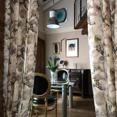 La Casa Dell'artista Nyaraló Monforte dʼAlba