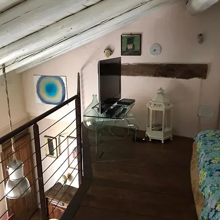 La Casa Dell'artista Nyaraló Monforte dʼAlba