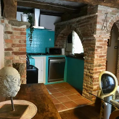La Casa Dell'artista Nyaraló Monforte dʼAlba