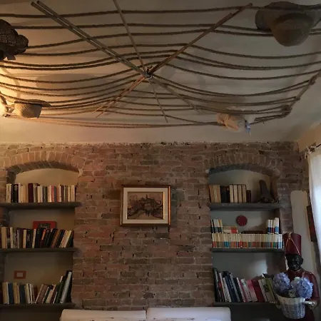 La Casa Dell'artista Nyaraló Monforte dʼAlba