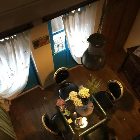 La Casa Dell'artista Nyaraló Monforte dʼAlba
