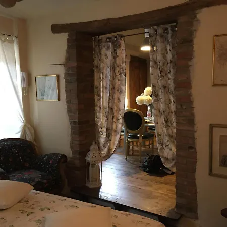 La Casa Dell'artista Nyaraló Monforte dʼAlba